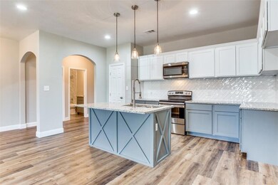 1310 NE Main St, Ennis, TX 75119 - photo 5