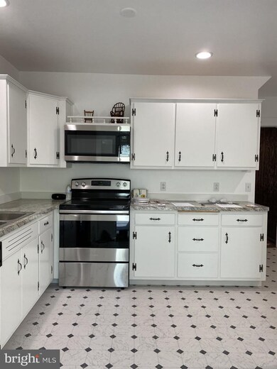 204 Pershing Blvd, Reading, PA 19607 - photo 3