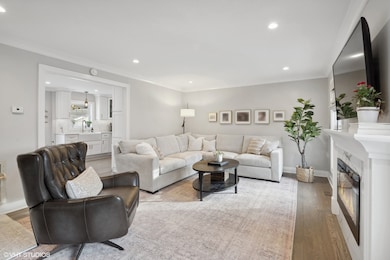 387 N Emroy Ave, Elmhurst, IL 60126 - photo 3