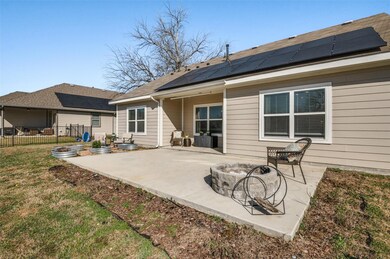 1370 Greenfield St, Gainesville, TX 76240 - photo 5