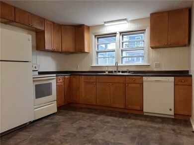 10 Middle St, West Warwick, RI 02893 - photo 5