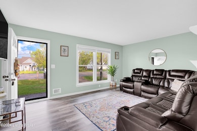 8219 Smyrna Pkwy, Louisville, KY 40228 - photo 3