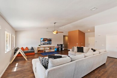 007_Living Room