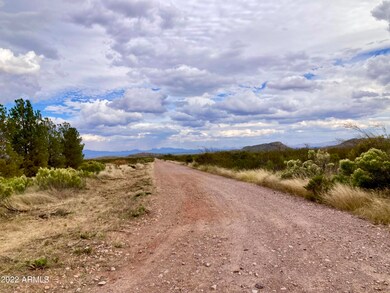 Easy access on Hidden Trail Rd