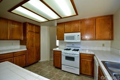 Bright Kitchen 