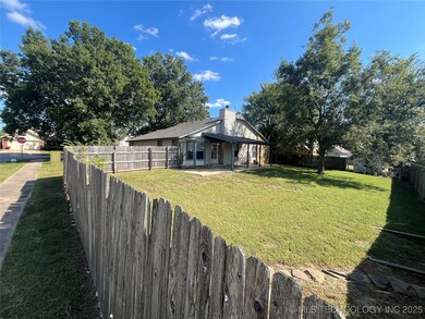 1700 S Cypress Ave, Broken Arrow, OK 74012 - photo 4