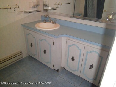 28 Meadow Green Cir unit G, Manalapan, NJ 07726 - photo 6