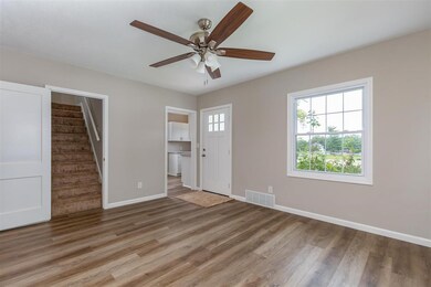 1514 E Pleasant St, Davenport, IA 52803 - photo 2