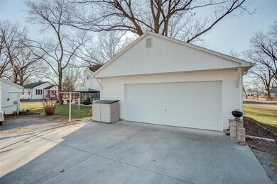 211 S Cherry St, Freeburg, IL 62243 - photo 4