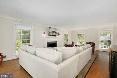 10337 Windsor View Dr, Potomac, MD 20854 - photo 7