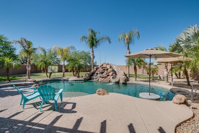 Huge backyard,amazing space to entertain