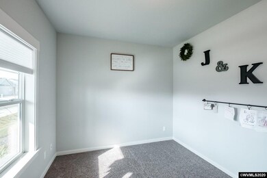 2247 NE Evergreen Ave, Albany, OR 97321 - photo 4