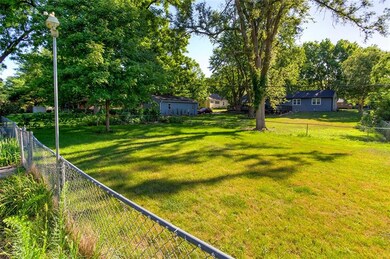 1239 71st St, Windsor Heights, IA 50324 - photo 2