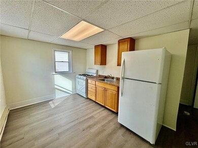 631 Pen Argyl St unit 3, Pen Argyl, PA 18072 - photo 3