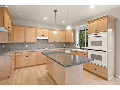 1352 S Maple St, Canby, OR 97013 - photo 2