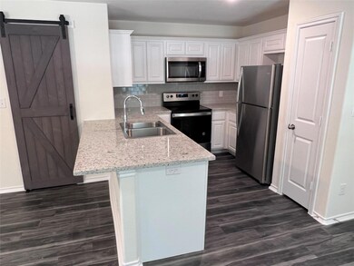 109 Elm St unit 2, Bonham, TX 75418 - photo 6