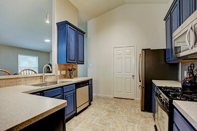 31602 Regal Park Ct, Conroe, TX 77385 - photo 5