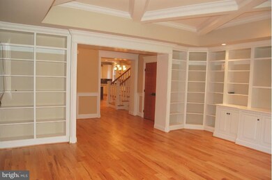 6938 Romney St, Falls Church, VA 22043 - photo 3