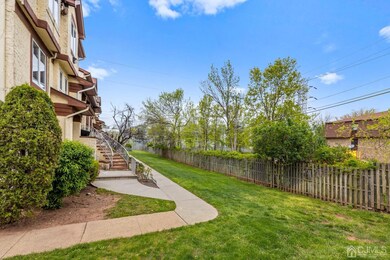 112 Michaels Ct, Woodbridge, NJ 07095 - photo 3