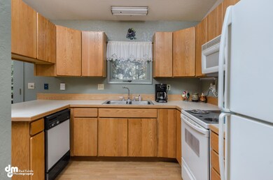 Kitchen w/Breakfast Bar & Laminate Floor