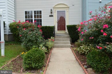 13823 Laura Ratcliff Ct, Centreville, VA 20121 - photo 2