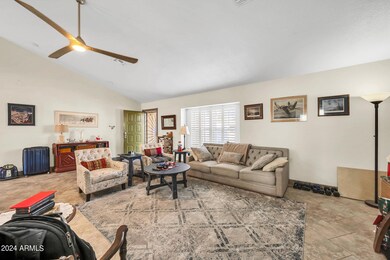 1035 E Sequoia Dr-5