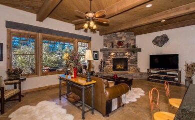 008_Living Room
