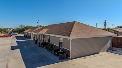 639 Las Brisas Dr, Eagle Pass, TX 78852 - photo 3