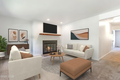 1688670732601391969_living room_rw-3