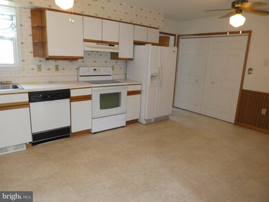 303 Mimosa Ave, Colonial Beach, VA 22443 - photo 4