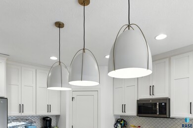 2433 E Joshua Cir, Sioux Falls, SD 57108 - photo 5