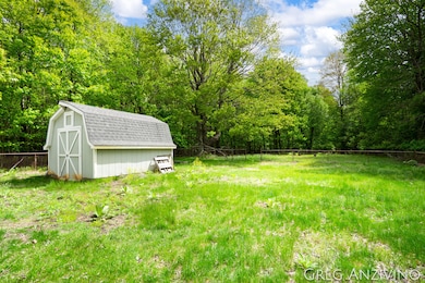 6-print-5906 Henry St-6