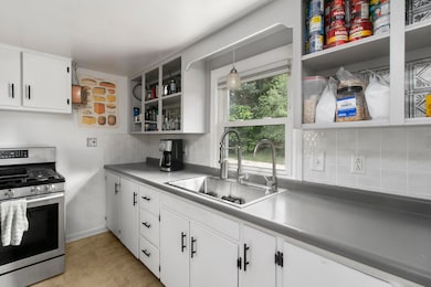 1063 Harding St NW, Grand Rapids, MI 49544 - photo 3