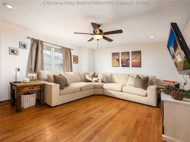 123 Jamie Ln, Eleanor, WV 25070 - photo 6