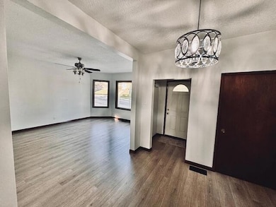 106 E 8th St, Muscatine, IA 52761 - photo 6