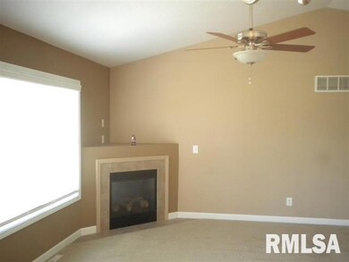 5200 Villa Dr unit 6, Davenport, IA 52806 - photo 3
