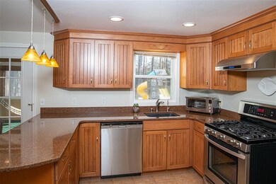 43 Coburn Ave, Nashua, NH 03063 - photo 4