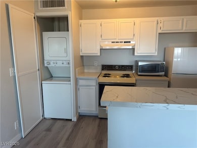 Kitchen with under cabinet range hood, white appli