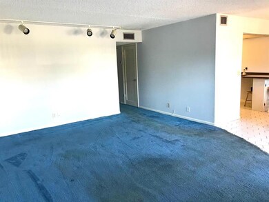 112 Greenbrier B, West Palm Beach, FL 33417 - photo 3