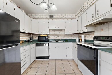 17701 Park Blvd unit 104, Lansing, IL 60438 - photo 4