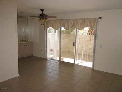 LARGE LIVING ROOM/DINING ROOM
