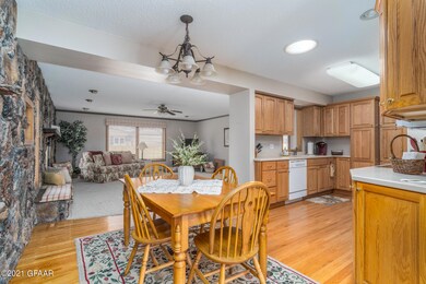 1806 Drees Dr, Grand Forks, ND 58201 - photo 4