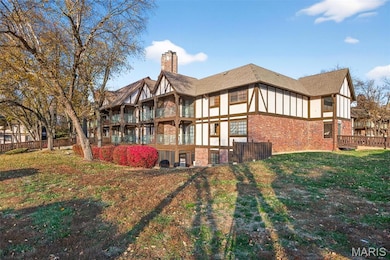 1430 Heritage Landing unit 201, Saint Charles, MO 63303 - photo 3