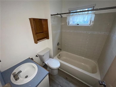 317 N Shenango St, New Castle, PA 16101 - photo 5