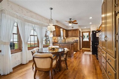 6824 Oakview St, Shawnee, KS 66216 - photo 5