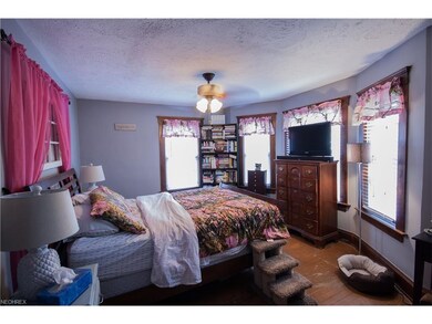 Large Master Bedroom with Walk in closet