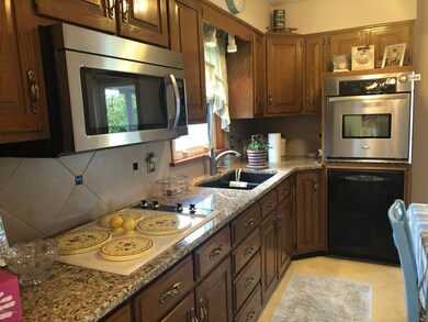 Kitchen w/Granite counter top