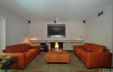 Sunken family room with built in Bose Speakers, mo