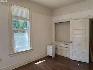 722 NE Couch St, Portland, OR 97232 - photo 7