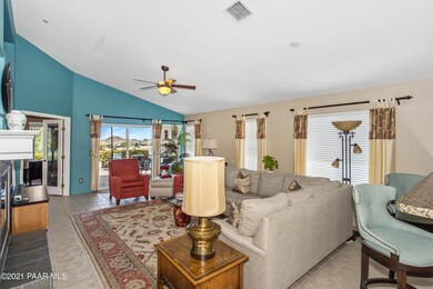 006_Living Room